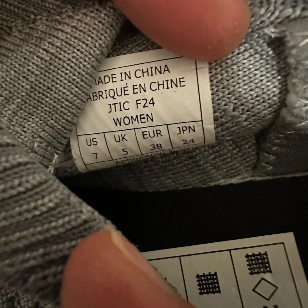 GAIAM Light Gray Knit Sneakers